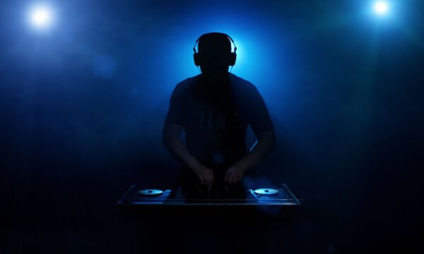Dee jay silhouette Dee jay silhouette